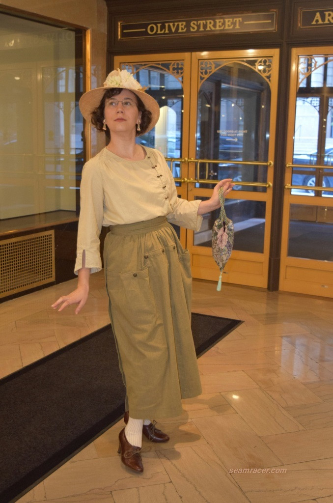 Woman in a 1920s outfit with an old fashion blouse and skirt