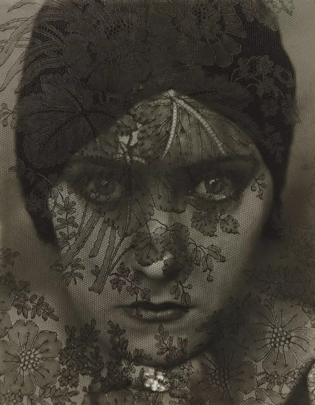 Edward Steichen - Gloria Swanson, 1928