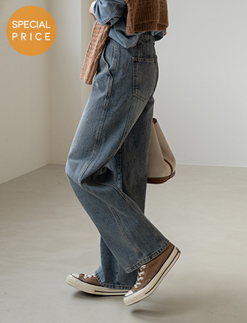 Stylish wide-leg denim pants, a popular Korean fashion item, perfect for casual and trendy looks.