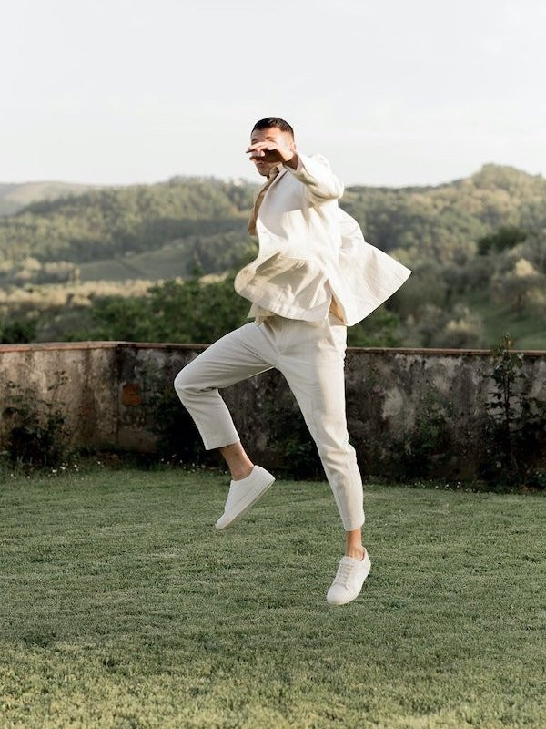Brock DeHaven minimal dressing showcases versatility in neutral and light blue/grey shades.