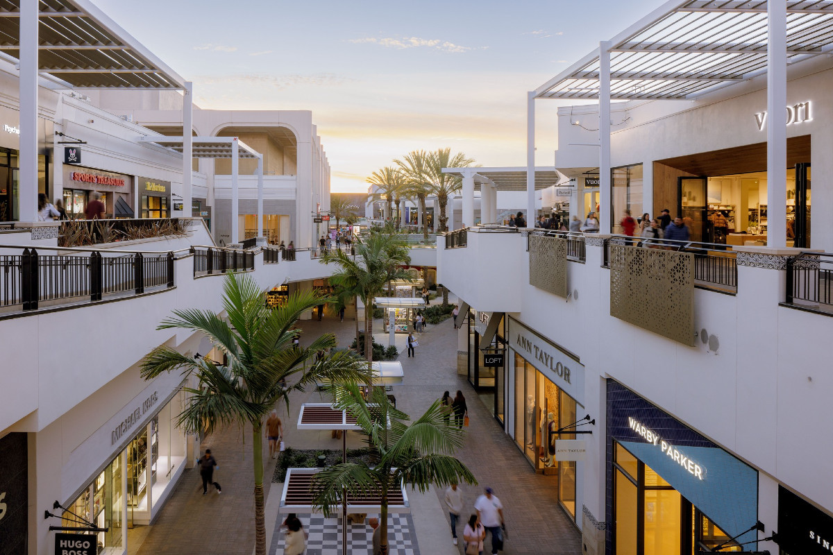 Forever 21 Fashion Valley Storefront