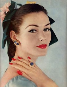 Audrey Hepburn's natural 50s makeup
