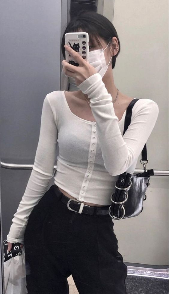 Woman with minimal Acubi outfit
