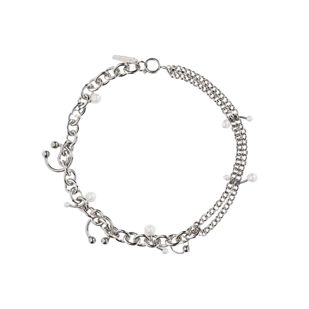 Silver chain necklace for a brat summer style