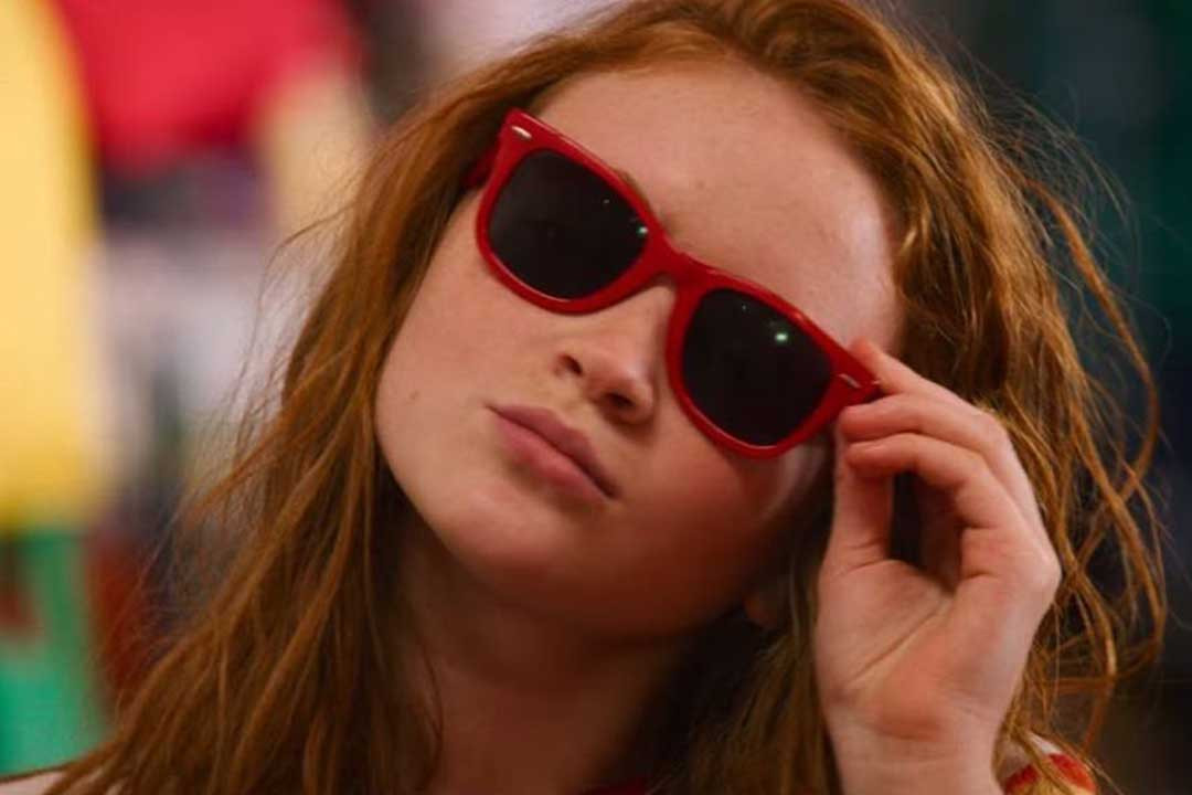 Character Maxine Mayfield from Netflix series Stranger Things wearing red RayBan Wayfarer sunglasses