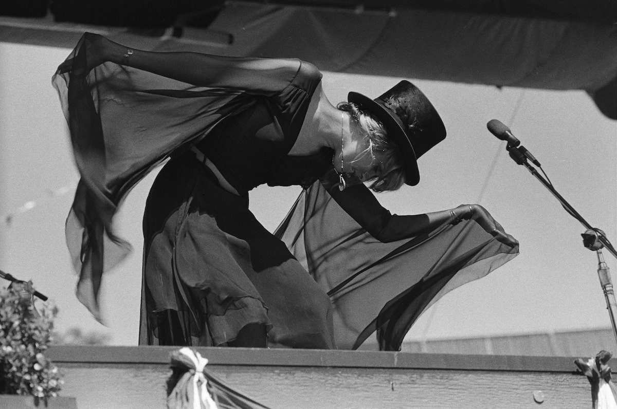 Stevie Nicks onstage in 1977, capturing her signature 70s aesthetic with layers and movement