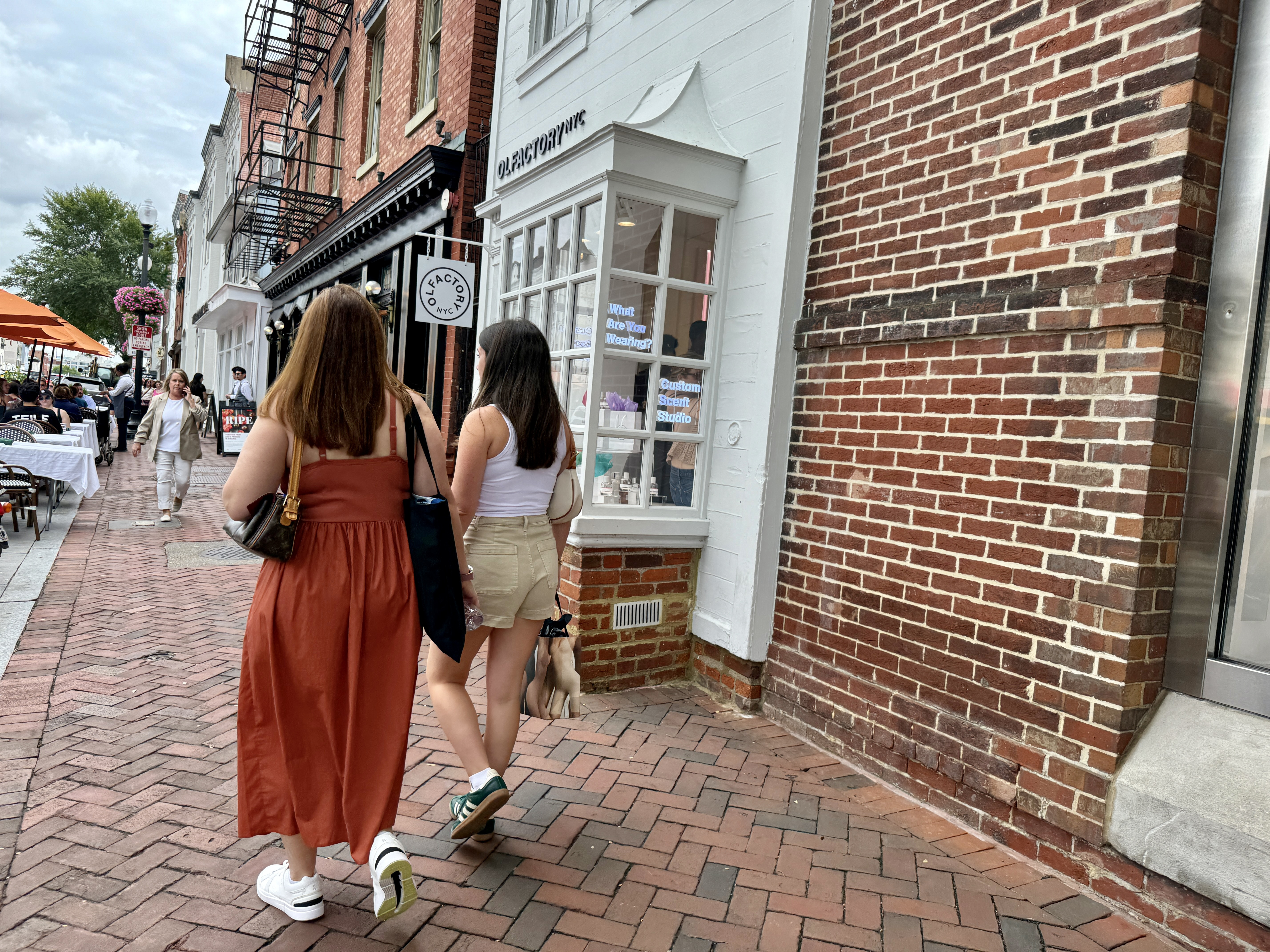 Men shopping in Georgetown