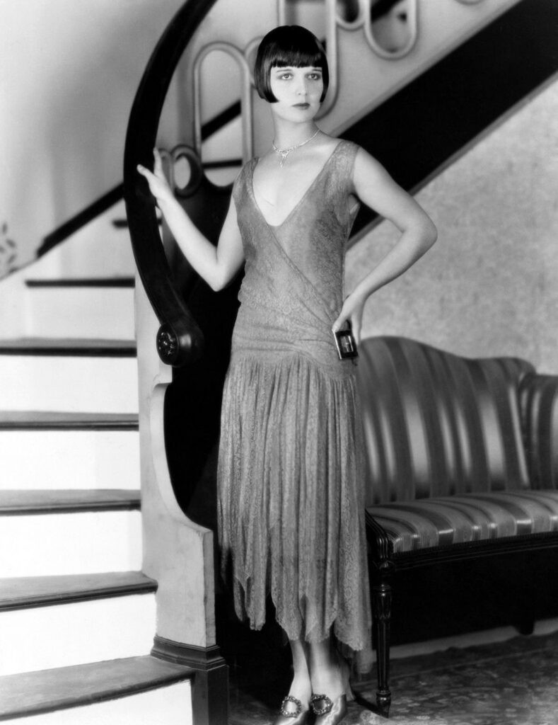 1920s fashion showcasing the flapper look