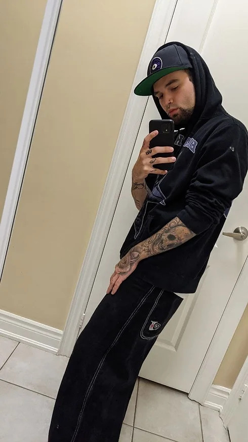 Man in baggy jeans and black t-shirt