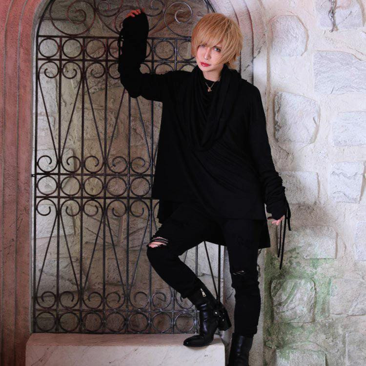 Visual kei musician Mia wearing a wide black cardigan, black t-shirt, and ripped black skinny jeans for Wrouge, embodying the brand's timeless rock style.